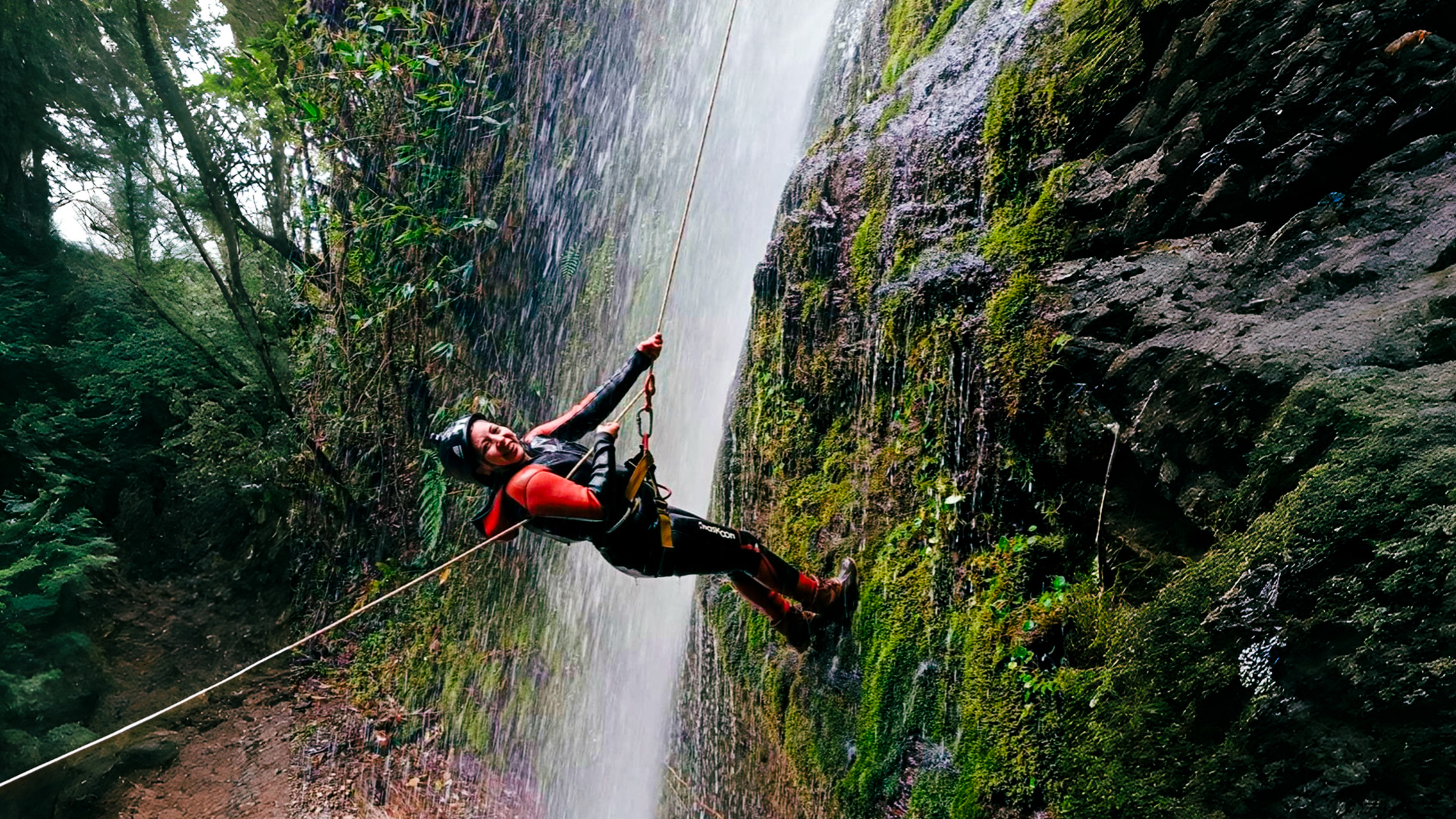 Rappel en cascada Cascadas Las Dudas Cuenca Ecuador